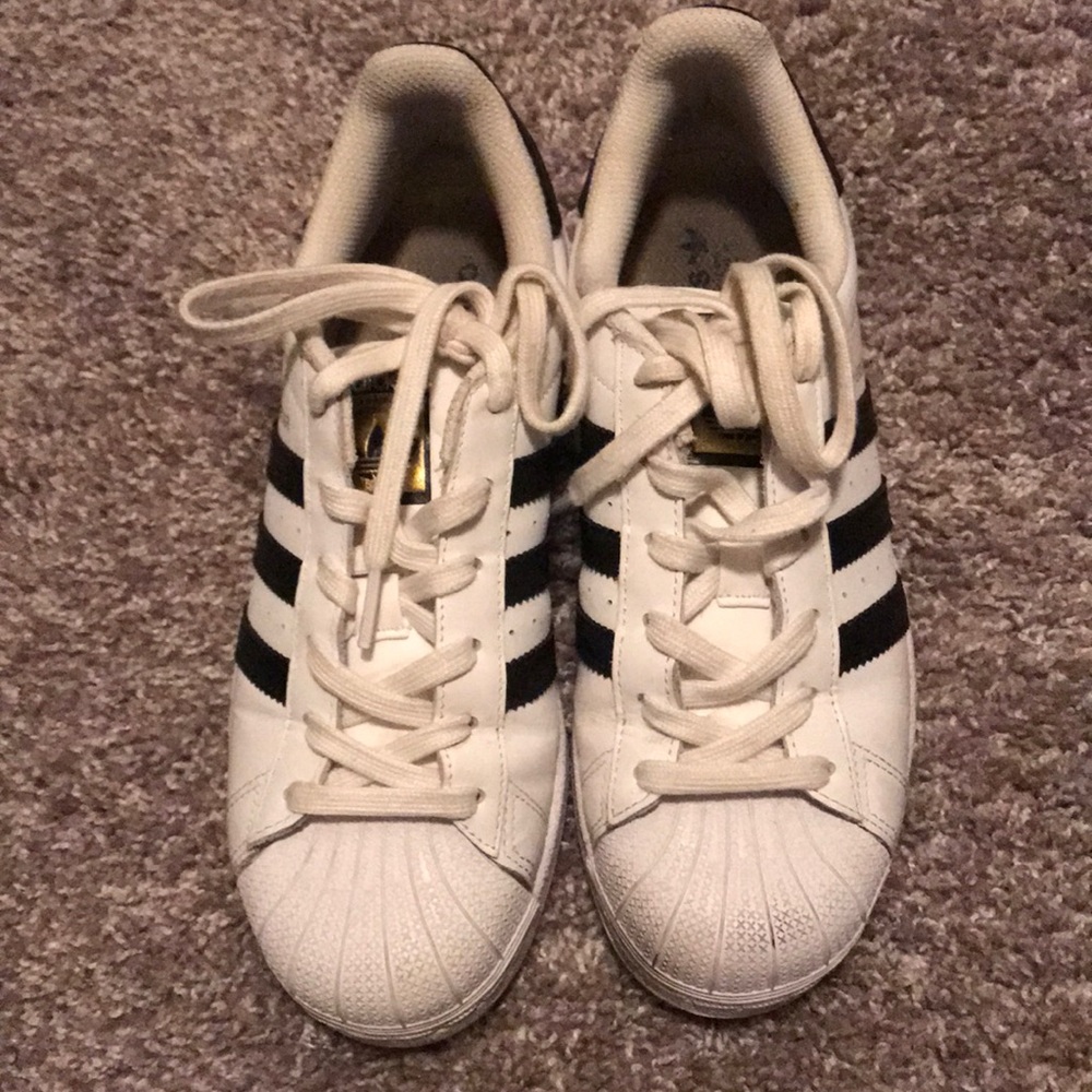 • ADIDAS • Superstar